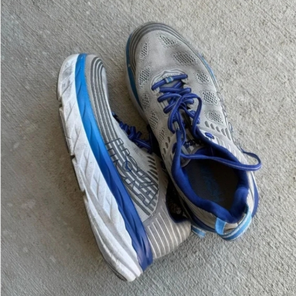 Mens sports shoes